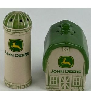 Vintage Style JOHN DEERE Salt & Pepper Shaker Set BARN SILO Licensed Collectible